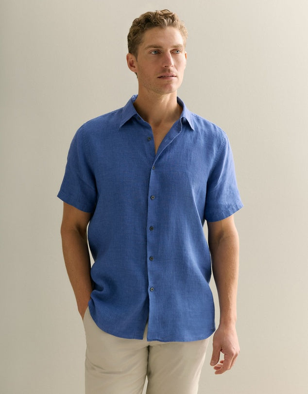 A fantastic summer shirt in a pop of colour perfect for sunny days. This colour will be amazing on your complexion and adds a bit of fun to the day. Wear with jeans, chinos, shorts or linen pants.