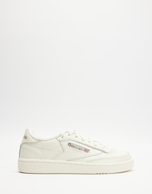 A busy persons must have, this smart sneaker is so comfortable and can be worn with no much. The neutral tone of off white is so versatile too. From jeans to dresses shorts to skirts these sneakers are a great option for on trend day to day wear