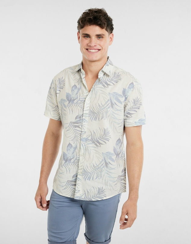 A fun shirt for weekends and summer days ahead. Everyone needs a tropical shirt in their collection and this one is a great choice as it is a bit more subtle. Wear with shorts, chinos and denim for year to come