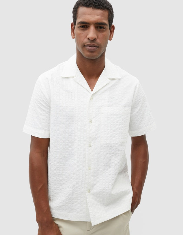 A classic design to elevate his casual summer wardrobe, this shirt is set to be a new favourite. Crafted in a crisp premium cotton, the texture adds a lovely point of difference and wil be a great option for both day and night