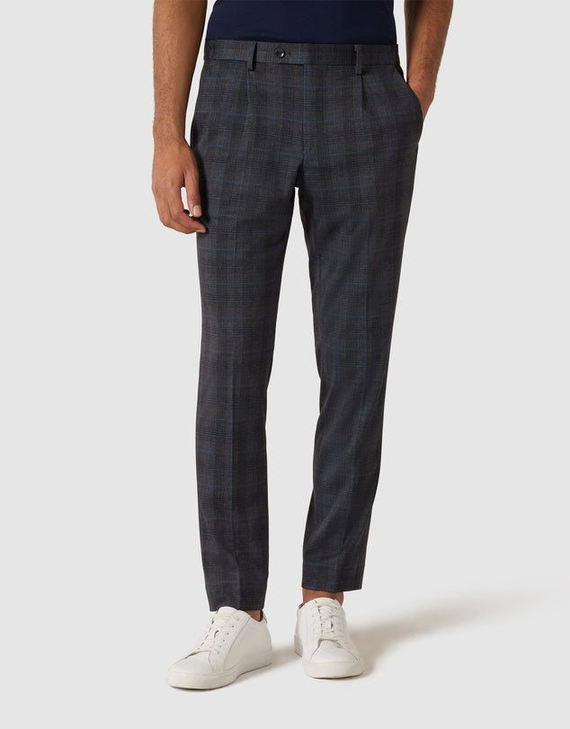 A checked pair of travel pants perfect for days where you need to look sharp. These pants can work with tees, shirts or polos, add a blazer if you need to be even more dressy.