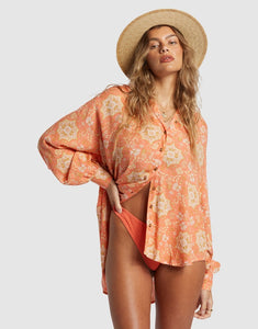 A fresh summer blouse to wear with jeans, linen pants, chinos and shorts. This reminds me of some of the Kenny Flowers products and I think this will be a fun resort high summer option for you to team with a variety of bottoms or even wear over swimwear