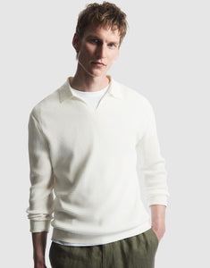 Super comfortable waffle-knit long sleeve shirt in an ecru white.