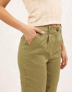 Tailored linen pant. Super versatile piece for your casual wardrobe.